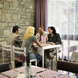 Salle du petit-déjeuner située dans le restaurant Napfény