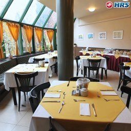 Sala de desayuno en el restaurante Corvin