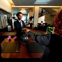 Recepción Slon Best Western Premier