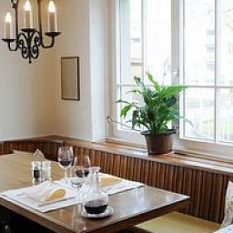 Sala de desayuno en el restaurante Landgasthof Kreuz Fotos