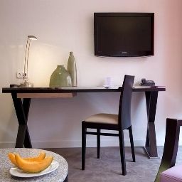  Adina Apartment