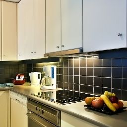  Adina Apartment