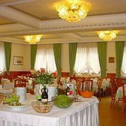 Salle du petit-déjeuner située dans le restaurant Steiner