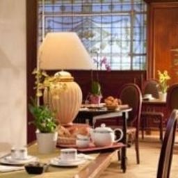 Sala de desayuno Continental Paris Honotel