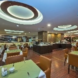 Frühstücksraum im Restaurant Gönen