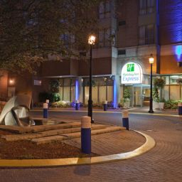 Widok zewnętrzny Holiday Inn Express TORONTO DOWNTOWN