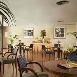 Bufet Citadines Barcelona Ramblas Aparthotel