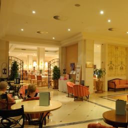 Vista exterior Regency Palace Fotos