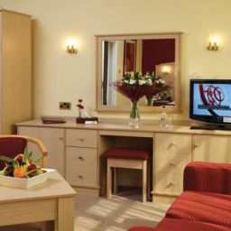  Best Western Cresta Court Altrincham