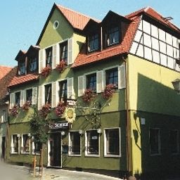 Außenansicht Goldener Schwan garni