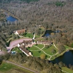 Фасад L Oree des Chenes Relais du Silence