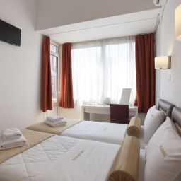 Metropolis Hotel