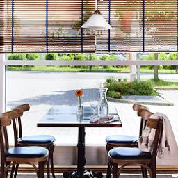 Sala colazione nel ristorante ibis Muenchen Messe