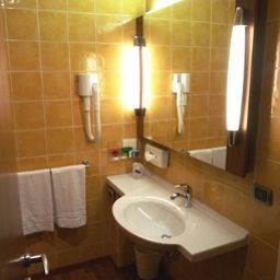 Camera da bagno First Hotel Malpensa Airport