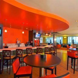 Бар Courtyard New York LaGuardia Airport