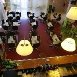 Sala de desayuno en el restaurante Casino-Hôtel des Palmiers Fotos