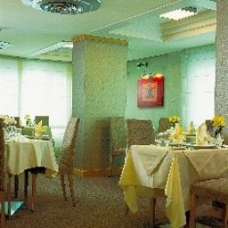 Sala de desayuno en el restaurante Electra Hotel Athens