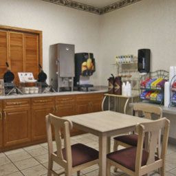 Travelodge and Suites Fargo/Moorhead Moorhead                                    