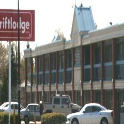 Exterior view Calgary North Thriftlodge
