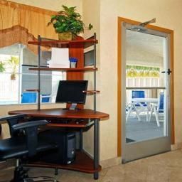 Hall Comfort Inn North