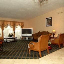 Hall Comfort Inn North