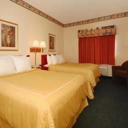 Habitación Comfort Suites Lombard Fotos
