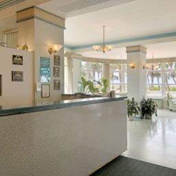 Vista esterna Days Inn and Suites Miami/North Beach Oceanfront