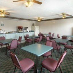 Hall Columbus Inn and Suites