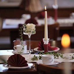 Salle du petit-déjeuner située dans le restaurant Linde Fotos