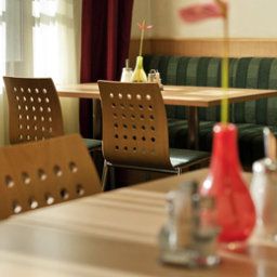 Salle du petit-déjeuner située dans le restaurant ibis Bratislava Centrum Fotos