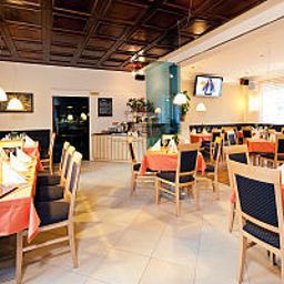 Salle du petit-déjeuner située dans le restaurant Rothmayr Gasthof Fotos