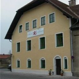 Exterior view Ering Schloßpension Fotos