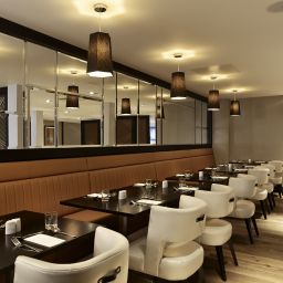 Sala colazione nel ristorante DoubleTree London Ealing