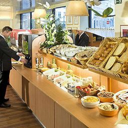 Salle du petit-déjeuner située dans le restaurant ibis Brussels Centre Ste Catherine