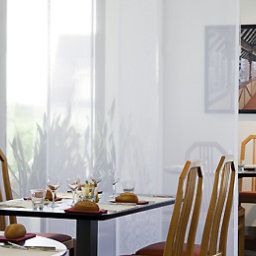 Breakfast room within restaurant Novotel Amboise