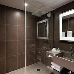 Bathroom Novotel Le Mans
