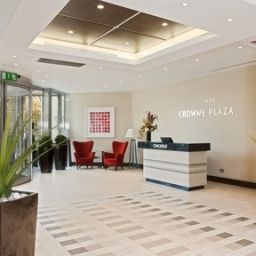 Фасад Crowne Plaza LONDON - GATWICK AIRPORT