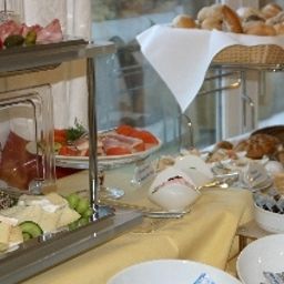 Buffet Zum Reschen