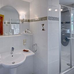Badezimmer Schloss Hotel Holzrichter