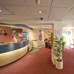 Widok zewnętrzny Days Inn Fleet Welcome Break Service Area