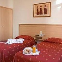 Room Lar do Areeiro Residencial