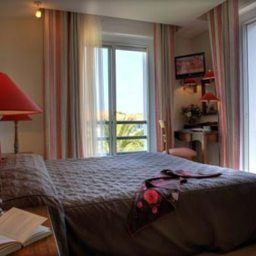 Room La Reserve Chateaux et Hotels Collection