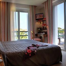 Room La Reserve Chateaux et Hotels Collection