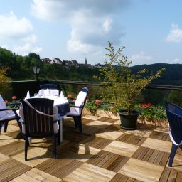 Terrace Aux Trois Roses