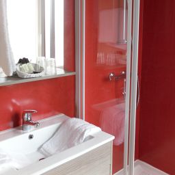 Salle de bains P'tit dej-HOTEL Royan - Corinna