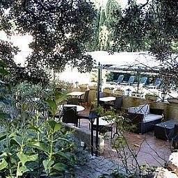 Terrasse Les Cedres Logis
