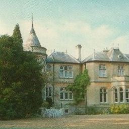 Фасад Fieldways Hotel and Health Club