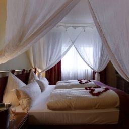  Riverside City Hotel & Spa