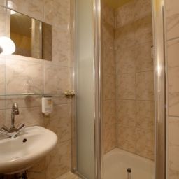  Riverside City Hotel & Spa