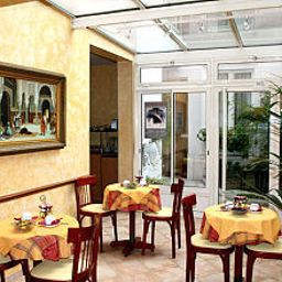Breakfast room within restaurant Poussin